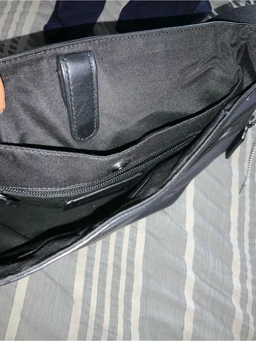 COACH Bond Navy Messenger Bag Unisex Bag F56666. Good condition.